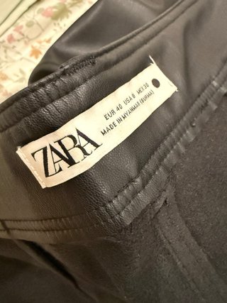 Pantalones efecto piel negros polipiel