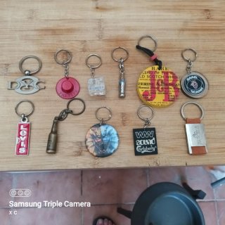 Llaveros varios: D&C, Tio Pepe, Saab, Levi's