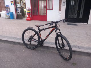 Bicicleta con vinilo KTM Aro 29