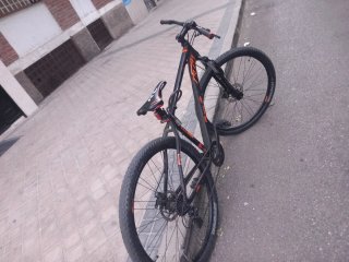 Bicicleta con vinilo KTM Aro 29