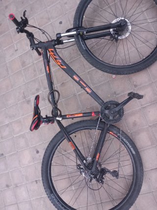 Bicicleta con vinilo KTM Aro 29