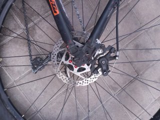 Bicicleta con vinilo KTM Aro 29