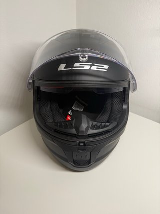 Casco de moto LS2 negro