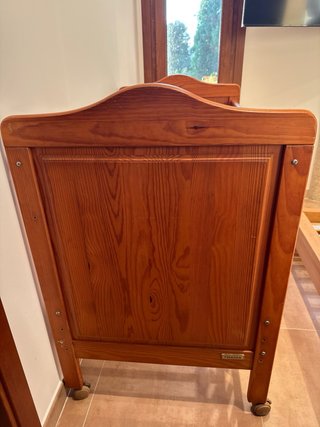 Cuna de madera maciza