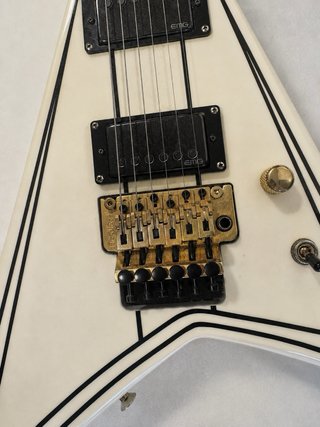 Jackson RR3 Ivory con EMG Het Set