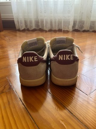 Zapatillas Nike Streetwear Grises y Blancas