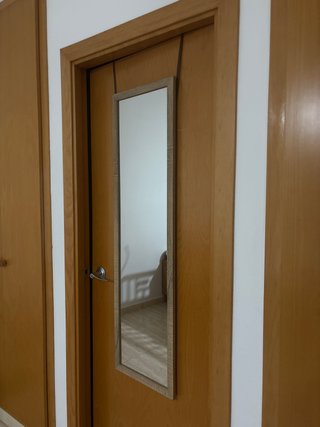 Espejo de puerta de madera. medidas: 125x30