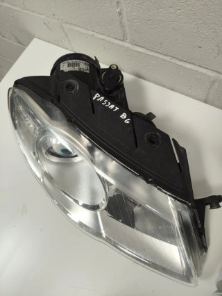 Faros Volkswagen Passat B6 de 2008.