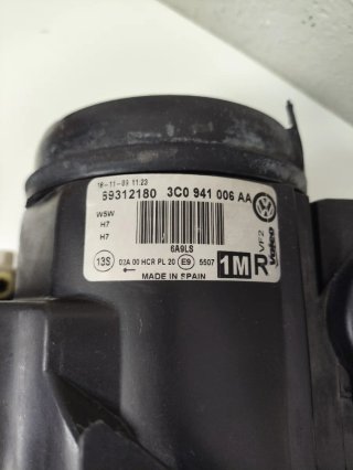 Faros Volkswagen Passat B6 de 2008.