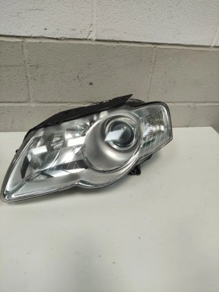 Faros Volkswagen Passat B6 de 2008.