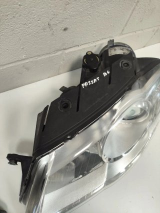 Faros Volkswagen Passat B6 de 2008.
