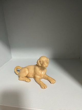 Figura vintage de perro en color crema – retro