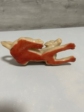 Figura vintage de perro en color crema – retro