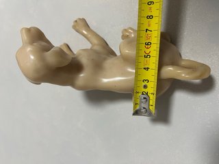 Figura vintage de perro en color crema – retro