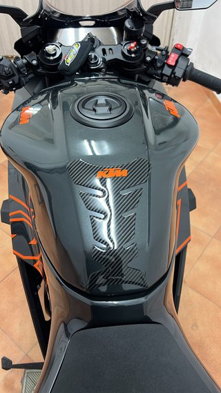 KTM RC 990 R 2026 Negra y Naranja