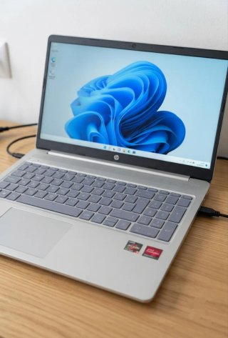 HP Laptop AMD Ryzen 5 16 GB RAM SSD 512 GB