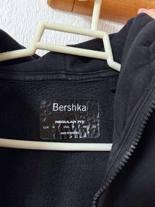 Sudadera con cremallera Bershka negra