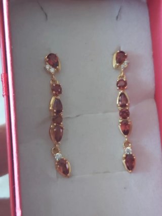 Pendientes largos de granates