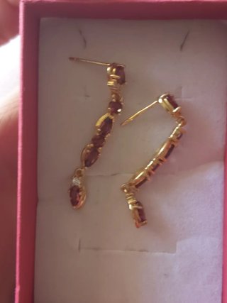 Pendientes largos de granates