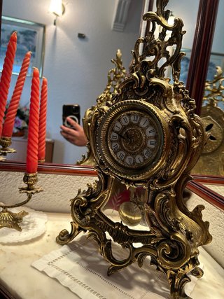 Reloj de sobremesa antiguo dorado