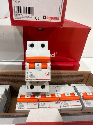36x Interruptor Magnetotérmico Legrand RX3 1P+N C1