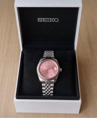 Seiko Mod Datejust Rosa Esfera Árabe Cuarzo