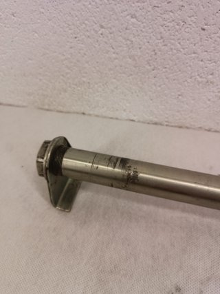Eje rueda tras Ducati Monster Sporttouring y Multi