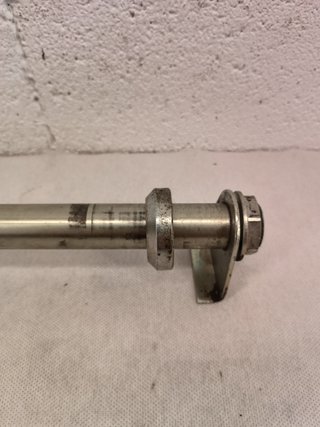 Eje rueda tras Ducati Monster Sporttouring y Multi
