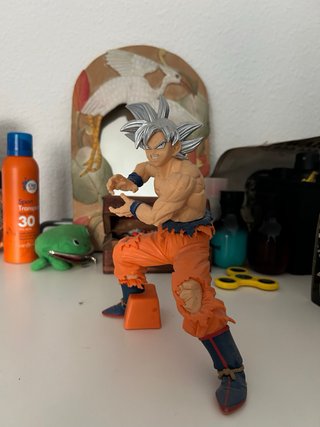 Figura Goku Ultra Instinto - Dragon Ball Super