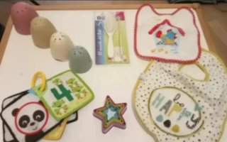 Lote Regalo Bebé: Juguetes y Baberos