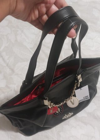 Borsa Love Moschino nera con ciondoli