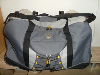BOLSO DE VIAJE NUEVO CON 2 RUEDAS FOLLEY POR 15 €