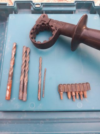 Taladro Makita HP1631K con maletín y accesorios