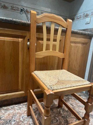 Sillas de madera con asiento de tela