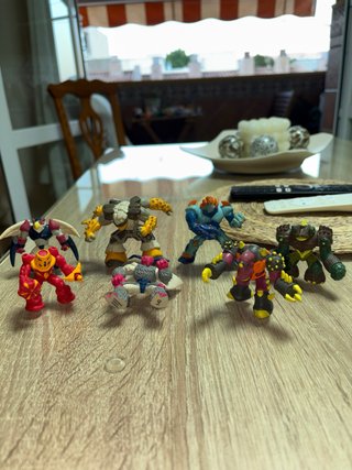 Lote Figuras Gormiti