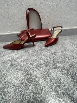 Conjunto bolso y zapatos rojos