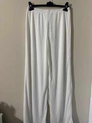 Pantalón Zara fluido blanco mujer con capa
