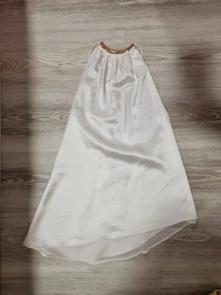 Blusa satén blanca detalle dorado