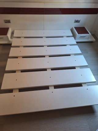 Cama Tatami Blanca con Mesitas
