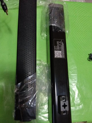 Barra de sonido y subwoofer negro