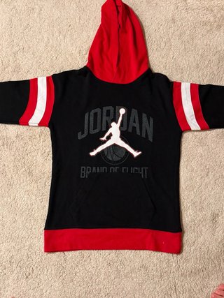 Sudadera Jordan Negra y Roja talla 13-15 niño
