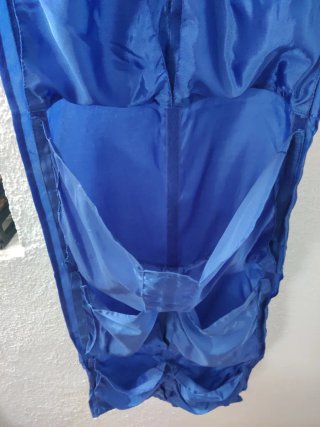 Colgador de tela azul con bolsillos