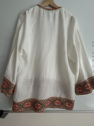 Blusa Zara bordada blanca