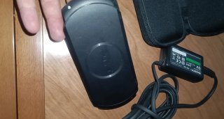 PSP 1004 + Caricabatterie + Custodia + Scheda