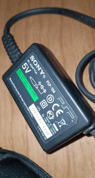 PSP 1004 + Caricabatterie + Custodia + Scheda