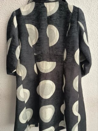 Abrigo Desigual Círculos Negro y Gris