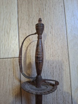 ESPADA ANTIGUA  ,SOLO RECOGER