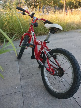 Bicicleta infantil GT roja