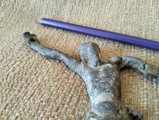 Cristo de metal antiguo