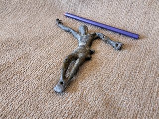 Cristo de metal antiguo